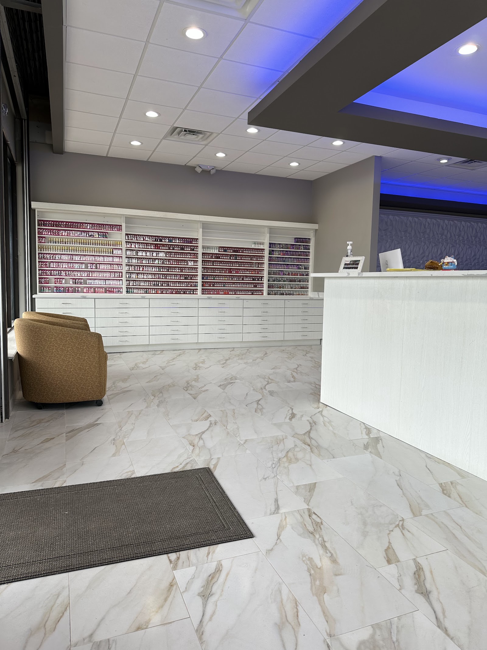 Bloomfield Nails & Spa on 8 mile in Eastpointe
