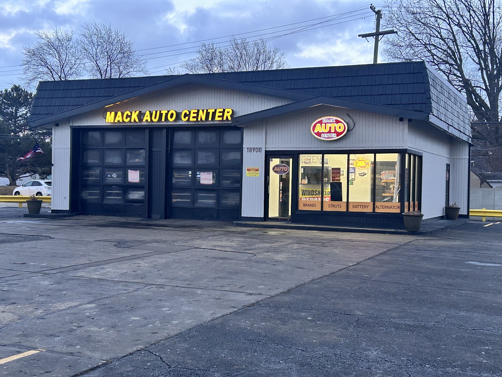 Mack Auto Center 3 — photo