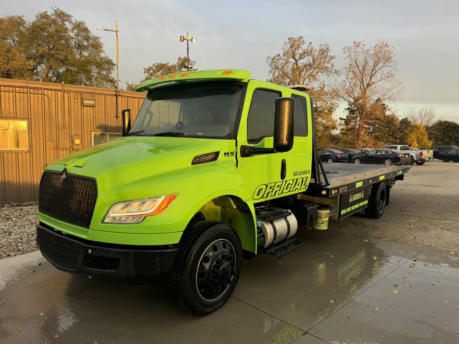 Official Towing — photo